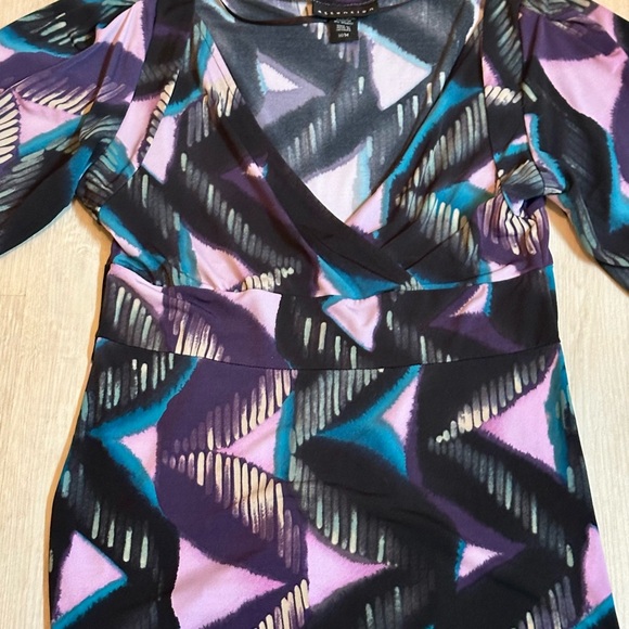 Women’s Attention Multicolor V-Neck Blouse, Size M, Short Sleeve, Stretchy, Cute - Picture 8 of 16